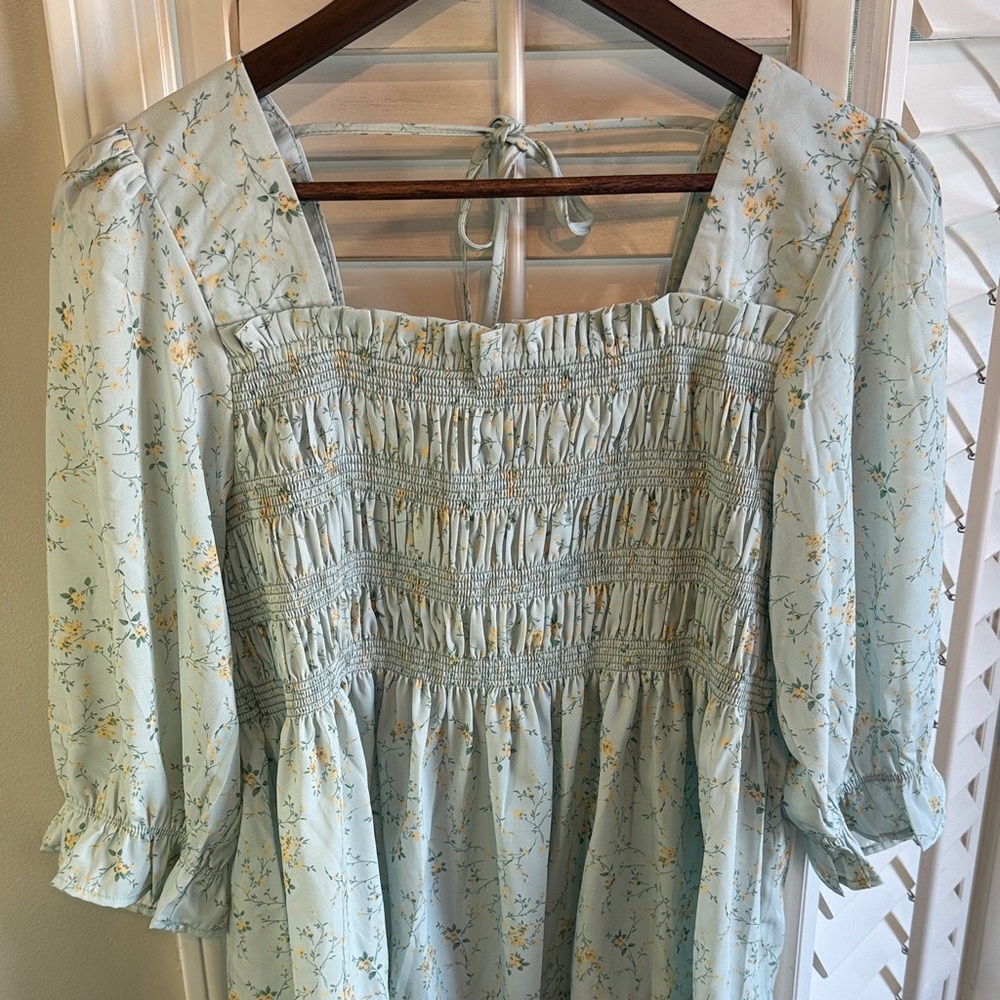 Chic Smocked Floral Blouse - Soft Blue